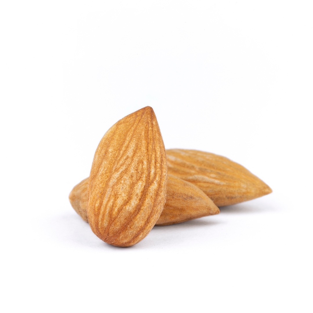 الزبيب الذهبي اليمني المجفف طبيعياً تحت الشمس